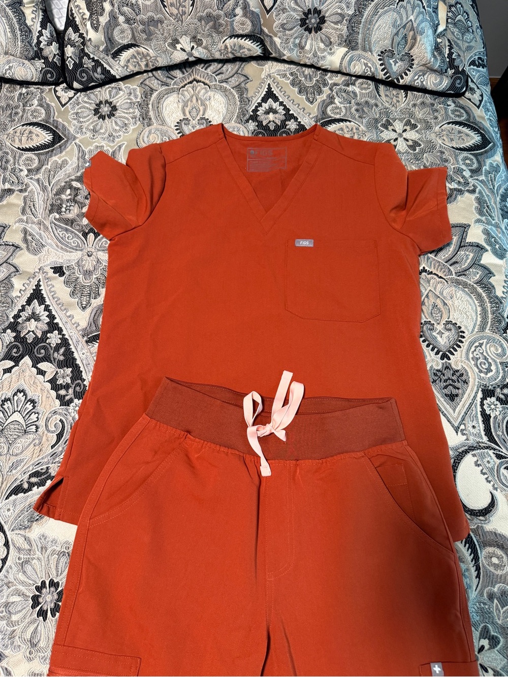 Figs Catarina top in small & yola high waisted scrub pants
